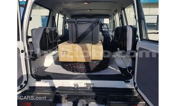 Acheter Import Voiture Toyota Land Cruiser Blanc à Import - Dubai, Artibonite Acheter Import Voiture Toyota Land Cruiser Blanc à Import - Dubai, Artibonite