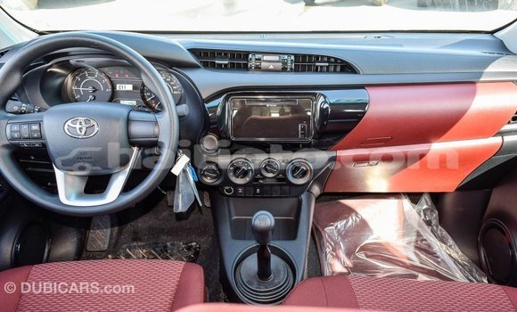 Acheter Import Voiture Toyota Hilux Blanc à Import - Dubai, Artibonite Acheter Import Voiture Toyota Hilux Blanc à Import - Dubai, Artibonite