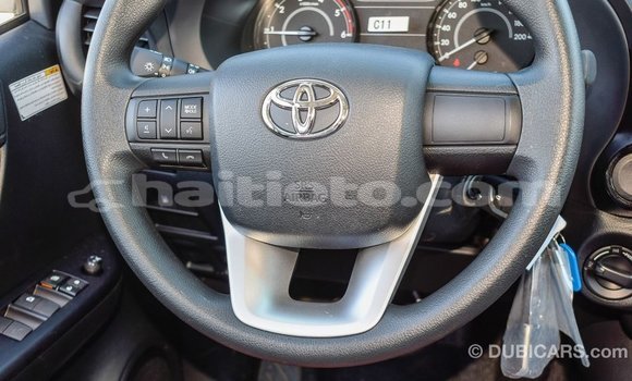 Acheter Import Voiture Toyota Hilux Blanc à Import - Dubai, Artibonite Acheter Import Voiture Toyota Hilux Blanc à Import - Dubai, Artibonite