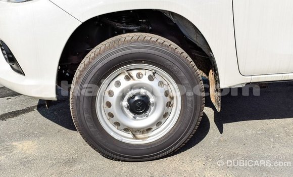 Acheter Import Voiture Toyota Hilux Blanc à Import - Dubai, Artibonite Acheter Import Voiture Toyota Hilux Blanc à Import - Dubai, Artibonite