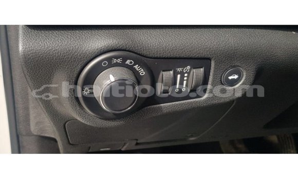 Acheter Import Voiture Chrysler 200 Blanc à Import - Dubai, Artibonite Acheter Import Voiture Chrysler 200 Blanc à Import - Dubai, Artibonite