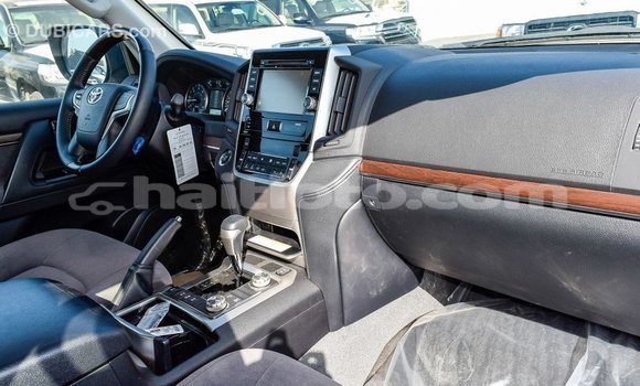 Acheter Import Voiture Toyota Land Cruiser Blanc à Import - Dubai, Artibonite Acheter Import Voiture Toyota Land Cruiser Blanc à Import - Dubai, Artibonite