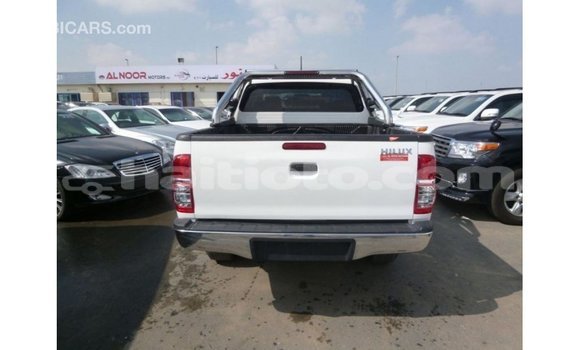 Acheter Import Voiture Toyota Hilux Blanc à Import - Dubai, Artibonite Acheter Import Voiture Toyota Hilux Blanc à Import - Dubai, Artibonite
