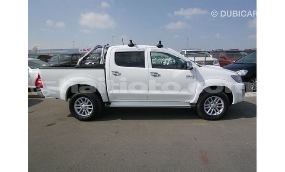 Acheter Import Voiture Toyota Hilux Blanc à Import - Dubai, Artibonite Acheter Import Voiture Toyota Hilux Blanc à Import - Dubai, Artibonite