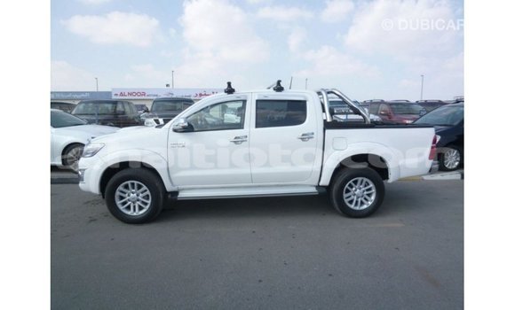 Acheter Import Voiture Toyota Hilux Blanc à Import - Dubai, Artibonite Acheter Import Voiture Toyota Hilux Blanc à Import - Dubai, Artibonite