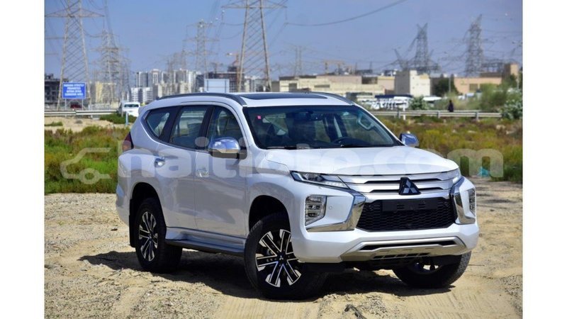 Big with watermark mitsubishi montero artibonite import dubai 2922