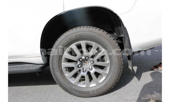 Acheter Import Voiture Toyota Prado Blanc à Import - Dubai, Artibonite