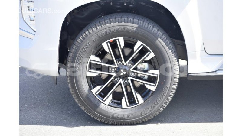 Big with watermark mitsubishi montero artibonite import dubai 2922