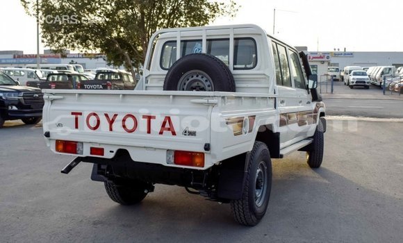 Acheter Import Voiture Toyota Land Cruiser Blanc à Import - Dubai, Artibonite Acheter Import Voiture Toyota Land Cruiser Blanc à Import - Dubai, Artibonite