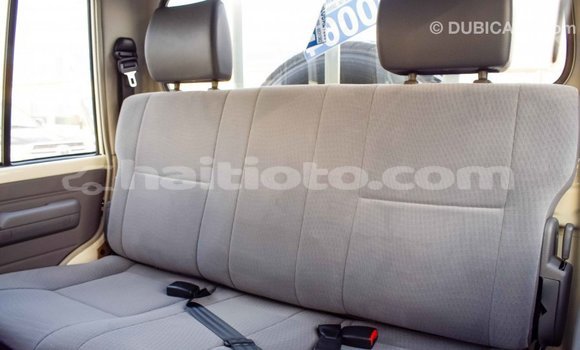 Acheter Import Voiture Toyota Land Cruiser Blanc à Import - Dubai, Artibonite Acheter Import Voiture Toyota Land Cruiser Blanc à Import - Dubai, Artibonite