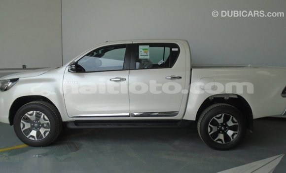 Acheter Import Voiture Toyota Hilux Blanc à Import - Dubai, Artibonite Acheter Import Voiture Toyota Hilux Blanc à Import - Dubai, Artibonite