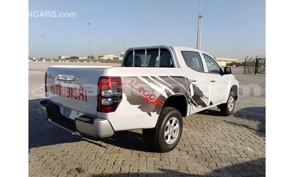Acheter Import Voiture Mitsubishi L200 Blanc à Import - Dubai, Artibonite Acheter Import Voiture Mitsubishi L200 Blanc à Import - Dubai, Artibonite