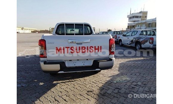 Acheter Import Voiture Mitsubishi L200 Blanc à Import - Dubai, Artibonite Acheter Import Voiture Mitsubishi L200 Blanc à Import - Dubai, Artibonite