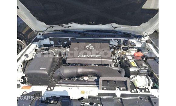 Acheter Import Voiture Mitsubishi Pajero Blanc à Import - Dubai, Artibonite Acheter Import Voiture Mitsubishi Pajero Blanc à Import - Dubai, Artibonite