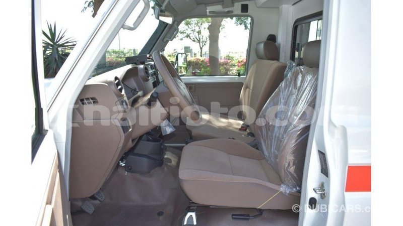 Big with watermark toyota land cruiser artibonite import dubai 2974