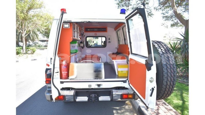 Big with watermark toyota land cruiser artibonite import dubai 2974