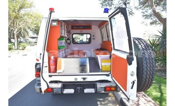 Acheter Import Voiture Toyota Land Cruiser Blanc à Import - Dubai, Artibonite Acheter Import Voiture Toyota Land Cruiser Blanc à Import - Dubai, Artibonite