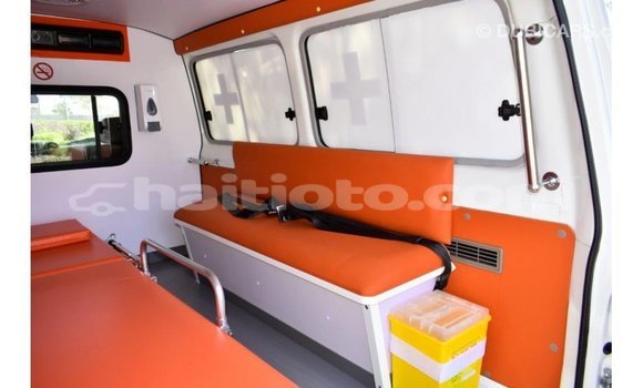 Acheter Import Voiture Toyota Land Cruiser Blanc à Import - Dubai, Artibonite Acheter Import Voiture Toyota Land Cruiser Blanc à Import - Dubai, Artibonite