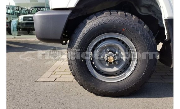 Acheter Import Voiture Toyota Land Cruiser Blanc à Import - Dubai, Artibonite Acheter Import Voiture Toyota Land Cruiser Blanc à Import - Dubai, Artibonite