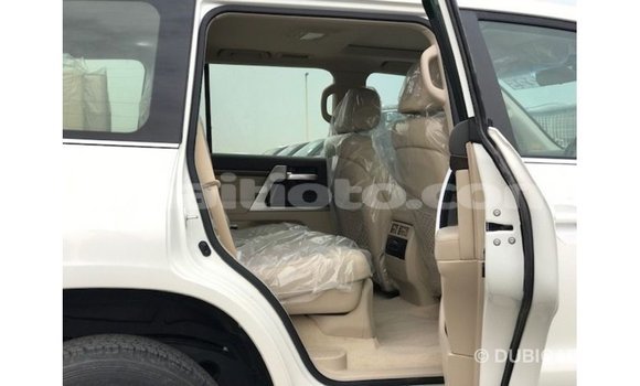 Acheter Import Voiture Toyota Land Cruiser Blanc à Import - Dubai, Artibonite Acheter Import Voiture Toyota Land Cruiser Blanc à Import - Dubai, Artibonite