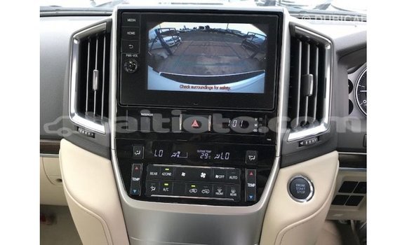 Acheter Import Voiture Toyota Land Cruiser Blanc à Import - Dubai, Artibonite Acheter Import Voiture Toyota Land Cruiser Blanc à Import - Dubai, Artibonite