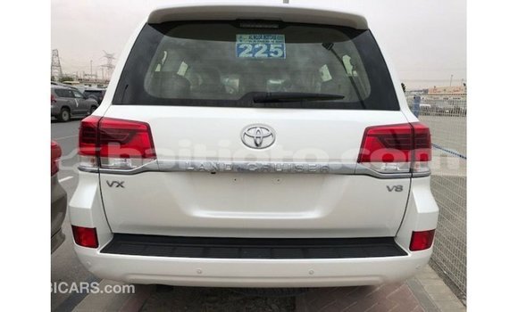 Acheter Import Voiture Toyota Land Cruiser Blanc à Import - Dubai, Artibonite Acheter Import Voiture Toyota Land Cruiser Blanc à Import - Dubai, Artibonite