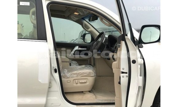 Acheter Import Voiture Toyota Land Cruiser Blanc à Import - Dubai, Artibonite Acheter Import Voiture Toyota Land Cruiser Blanc à Import - Dubai, Artibonite