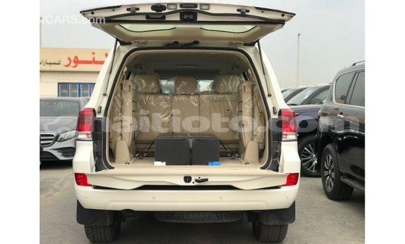 Acheter Import Voiture Toyota Land Cruiser Blanc à Import - Dubai, Artibonite Acheter Import Voiture Toyota Land Cruiser Blanc à Import - Dubai, Artibonite
