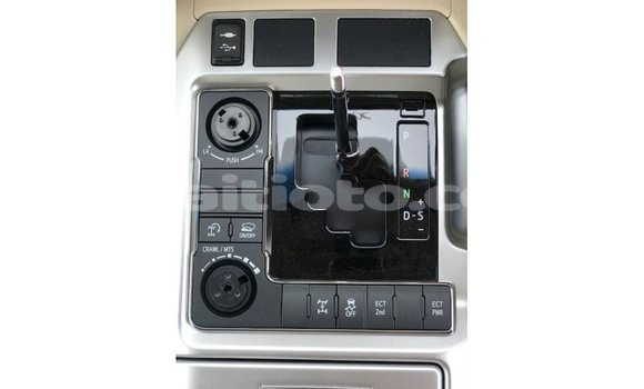 Acheter Import Voiture Toyota Land Cruiser Blanc à Import - Dubai, Artibonite Acheter Import Voiture Toyota Land Cruiser Blanc à Import - Dubai, Artibonite