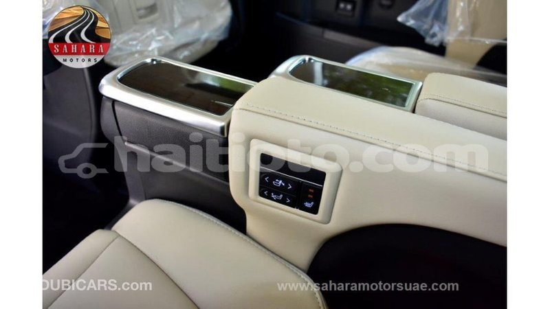 Big with watermark toyota granvia artibonite import dubai 2984