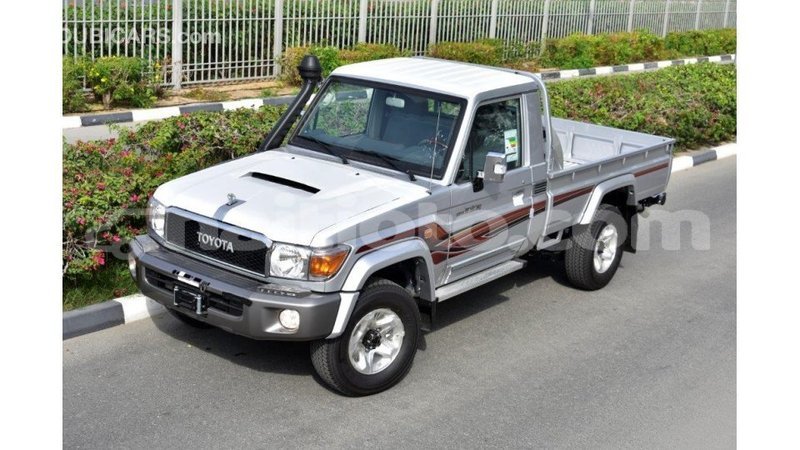 Big with watermark toyota land cruiser artibonite import dubai 2986