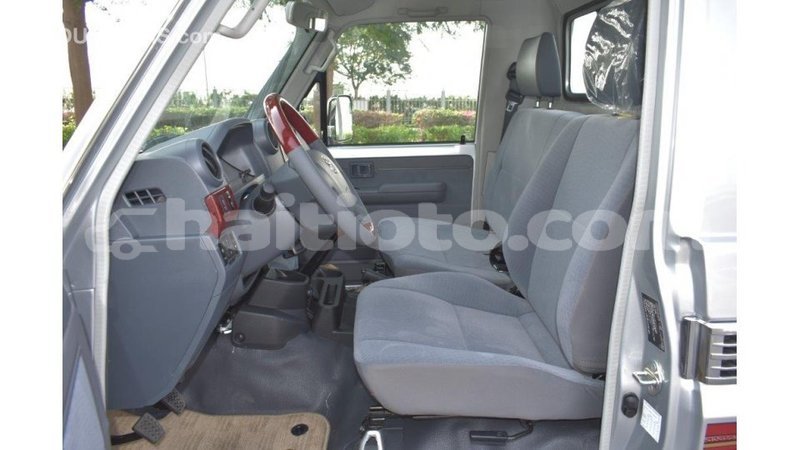 Big with watermark toyota land cruiser artibonite import dubai 2986