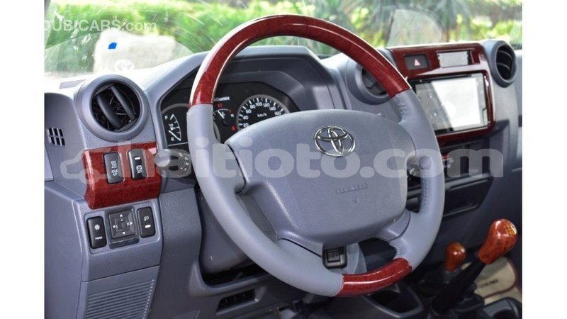 Big with watermark toyota land cruiser artibonite import dubai 2986