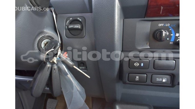 Big with watermark toyota land cruiser artibonite import dubai 2986