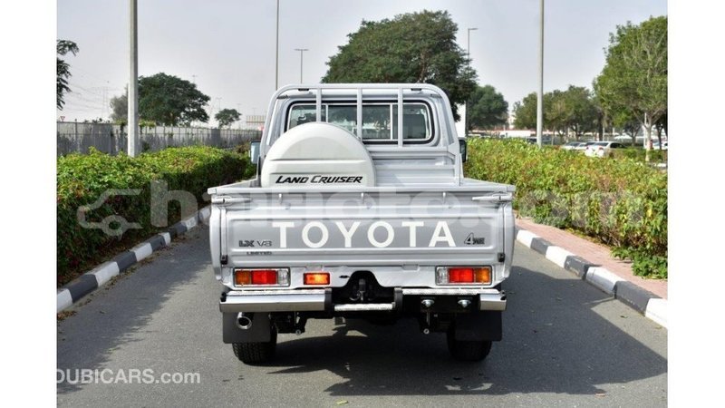 Big with watermark toyota land cruiser artibonite import dubai 2986