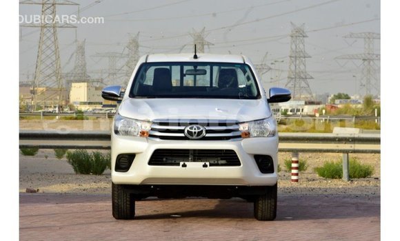 Acheter Import Voiture Toyota Hilux Blanc à Import - Dubai, Artibonite Acheter Import Voiture Toyota Hilux Blanc à Import - Dubai, Artibonite