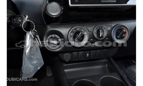 Acheter Import Voiture Toyota Hilux Blanc à Import - Dubai, Artibonite Acheter Import Voiture Toyota Hilux Blanc à Import - Dubai, Artibonite