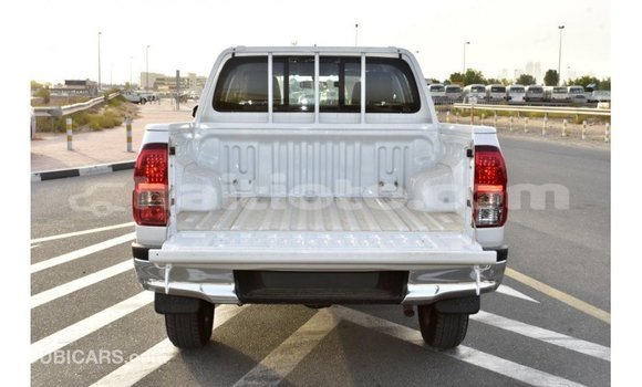 Acheter Import Voiture Toyota Hilux Blanc à Import - Dubai, Artibonite Acheter Import Voiture Toyota Hilux Blanc à Import - Dubai, Artibonite