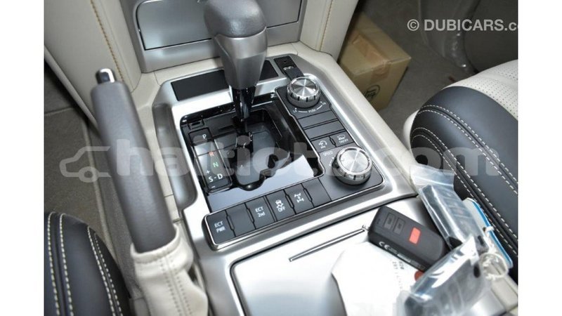 Big with watermark toyota land cruiser artibonite import dubai 2994