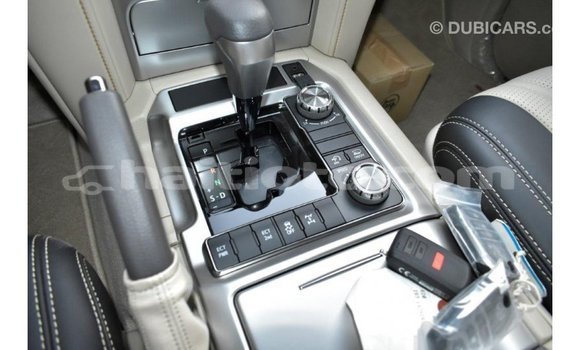 Acheter Import Voiture Toyota Land Cruiser Blanc à Import - Dubai, Artibonite Acheter Import Voiture Toyota Land Cruiser Blanc à Import - Dubai, Artibonite