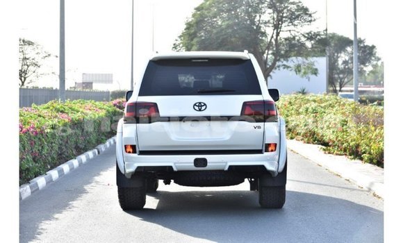 Acheter Import Voiture Toyota Land Cruiser Blanc à Import - Dubai, Artibonite Acheter Import Voiture Toyota Land Cruiser Blanc à Import - Dubai, Artibonite