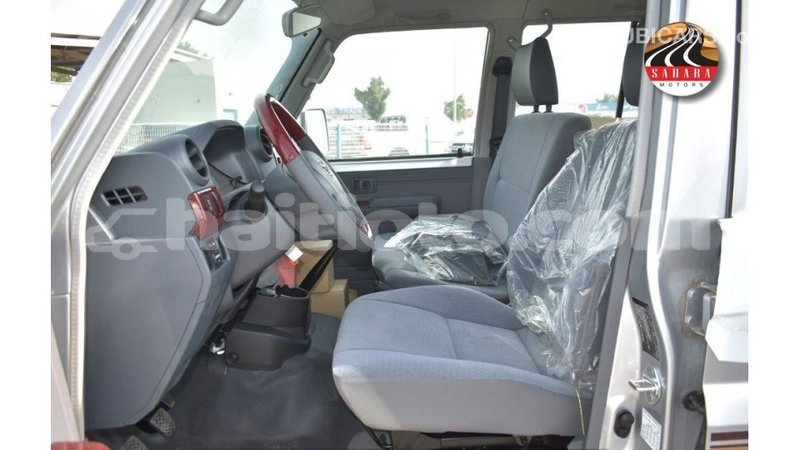 Big with watermark toyota land cruiser artibonite import dubai 2996