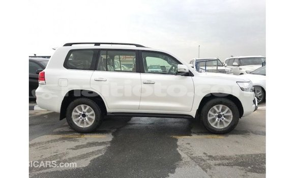 Acheter Import Voiture Toyota Land Cruiser Blanc à Import - Dubai, Artibonite Acheter Import Voiture Toyota Land Cruiser Blanc à Import - Dubai, Artibonite