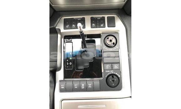 Acheter Import Voiture Toyota Land Cruiser Blanc à Import - Dubai, Artibonite Acheter Import Voiture Toyota Land Cruiser Blanc à Import - Dubai, Artibonite