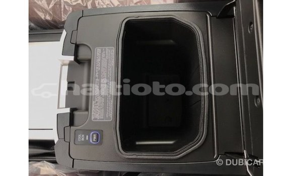 Acheter Import Voiture Toyota Land Cruiser Blanc à Import - Dubai, Artibonite Acheter Import Voiture Toyota Land Cruiser Blanc à Import - Dubai, Artibonite