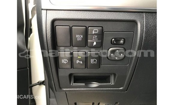 Acheter Import Voiture Toyota Land Cruiser Blanc à Import - Dubai, Artibonite Acheter Import Voiture Toyota Land Cruiser Blanc à Import - Dubai, Artibonite