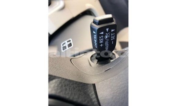 Acheter Import Voiture Toyota Prado Blanc à Import - Dubai, Artibonite Acheter Import Voiture Toyota Prado Blanc à Import - Dubai, Artibonite