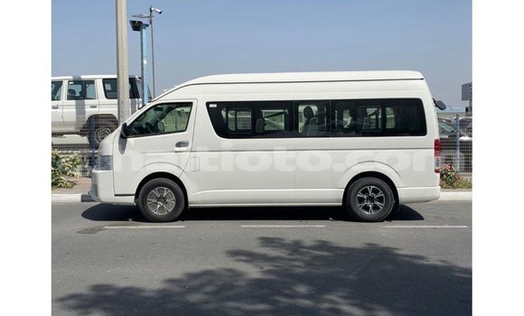 Acheter Import Voiture Toyota Hiace Blanc à Import - Dubai, Artibonite Acheter Import Voiture Toyota Hiace Blanc à Import - Dubai, Artibonite