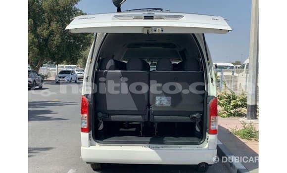 Acheter Import Voiture Toyota Hiace Blanc à Import - Dubai, Artibonite Acheter Import Voiture Toyota Hiace Blanc à Import - Dubai, Artibonite