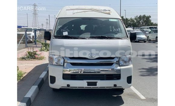 Acheter Import Voiture Toyota Hiace Blanc à Import - Dubai, Artibonite Acheter Import Voiture Toyota Hiace Blanc à Import - Dubai, Artibonite